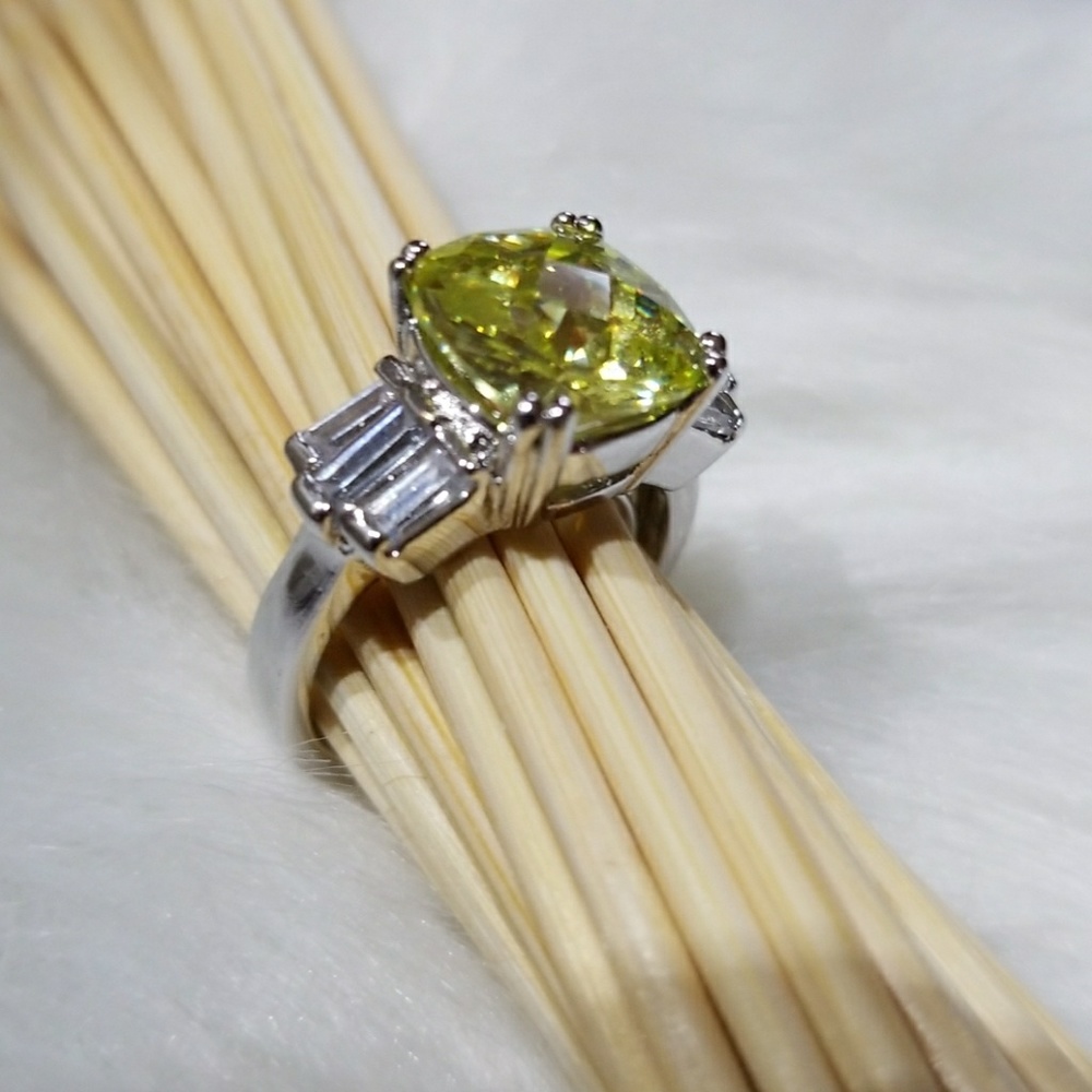 Avon Ring - Picture 3 of 6